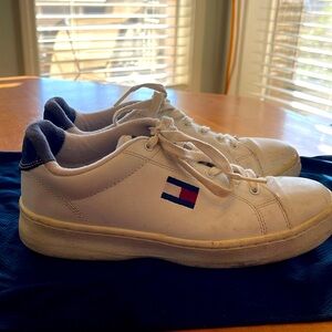 Used men’s leather Tommy Hilfiger tennis shoe size 6.5